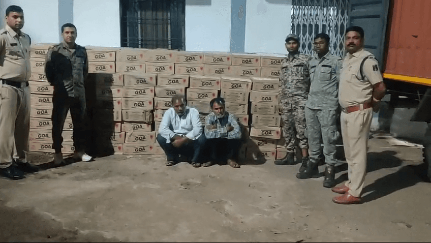 Illegal Liquor Seized In Kawardha : छत्तीसगढ़ में फिर शराब की बड़ी खेप बरामद, कंटेनर में MP से लाई जा रही गोवा की पेटियां जब्त, कीमत जानकर हो जाएंगे हैरान