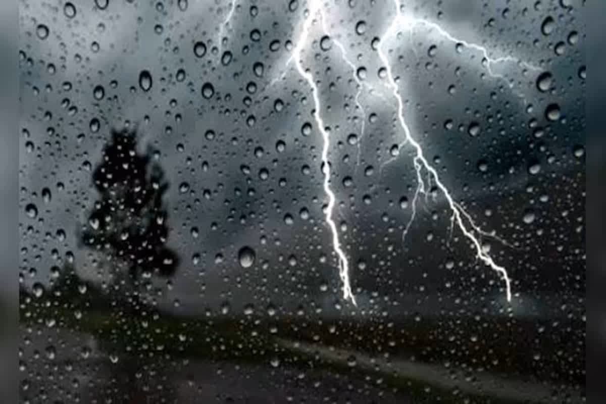 Aaj ka Mausam: आसमान में बादलों ने जमाया डेरा.. गरज-चमक के साथ भारी बारिश का अलर्ट जारी, 1 मार्च तक जमकर बरसेंगे बदरा