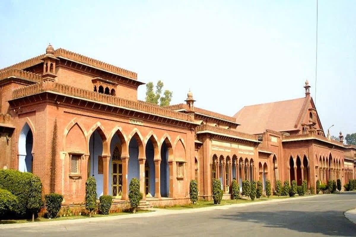 AMU Holi Celebration News Latest: भारी बवाल के बाद एएमयू प्रशासन ने दी होली खेलने की अनुमति, जारी किया दिशा निर्देश