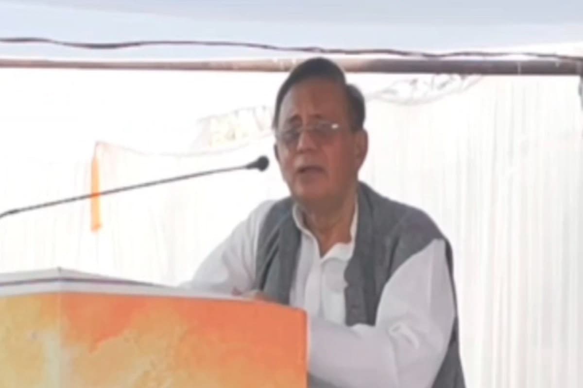 Congress MLA Dr. Rajendra Kumar Singh: कांग्रेस विधायक का विवादित बयान, भरे मंच से कर दी साधु-संतों की सांड से तुलना, अब भाजपा ने दिया करारा जवाब