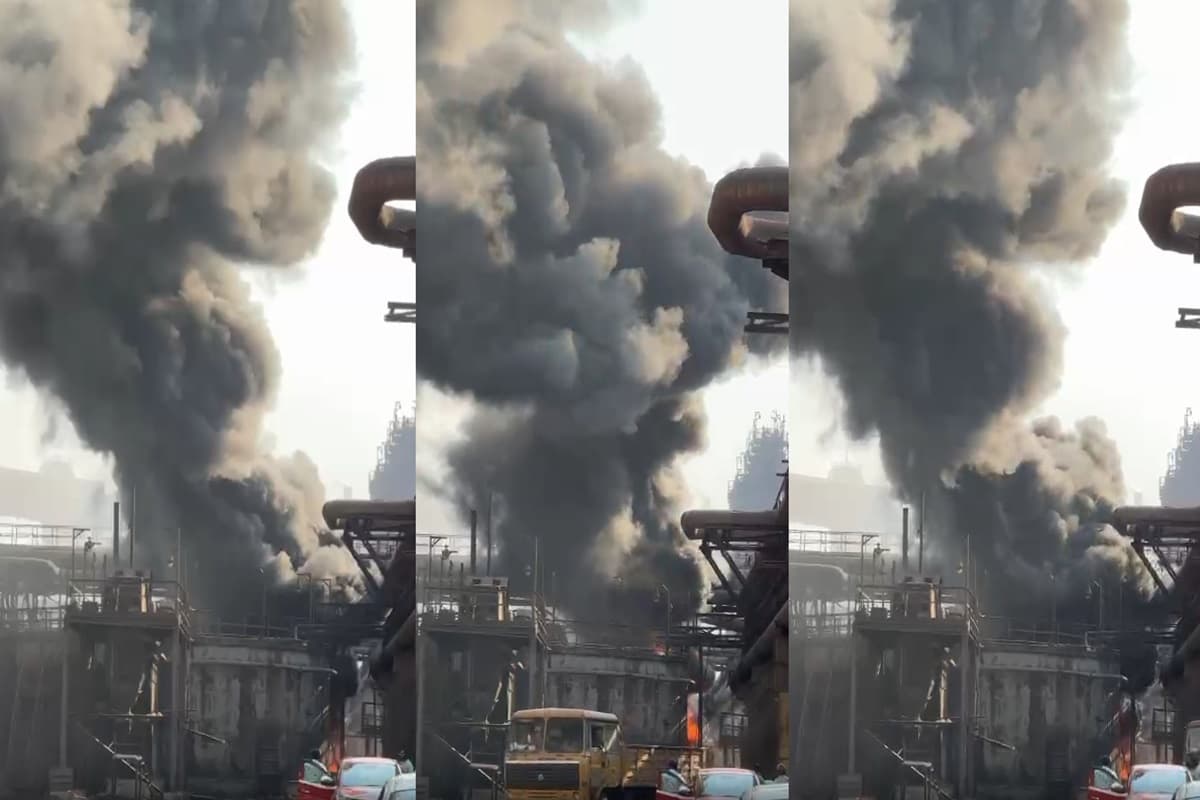 Fire in Bhilai Steel Plant: भिलाई स्टील प्लांट में लगी भीषण आग.. धुएं के गुबार से ढका आसमान, मचा हड़कंप