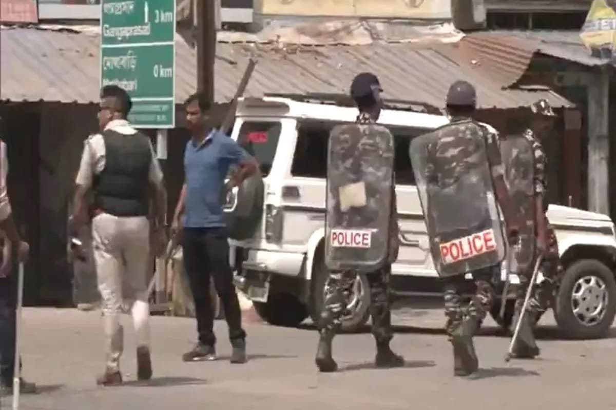 Violence in Mothabari: यहां के लोग अब नहीं चला पाएंगे इंटरनेट, 34 लोग पहुंचे सलाखों के पीछे, इस वजह से सरकार ने लिया एक्शन