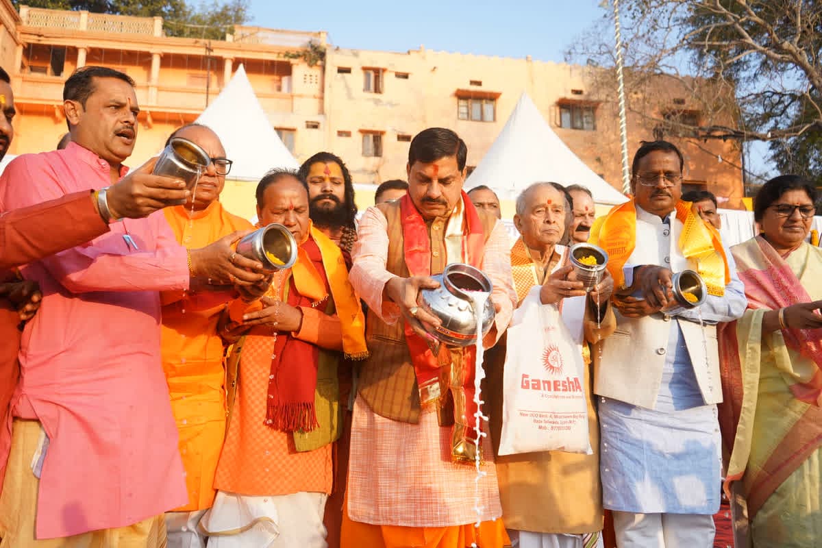 CM Mohan Yadav Visited Ujjain: सीएम डॉ. मोहन यादव ने उज्जैन में किया पूजन, प्रदेशवासियों को दी हिंदू नववर्ष की शुभकामनाएं