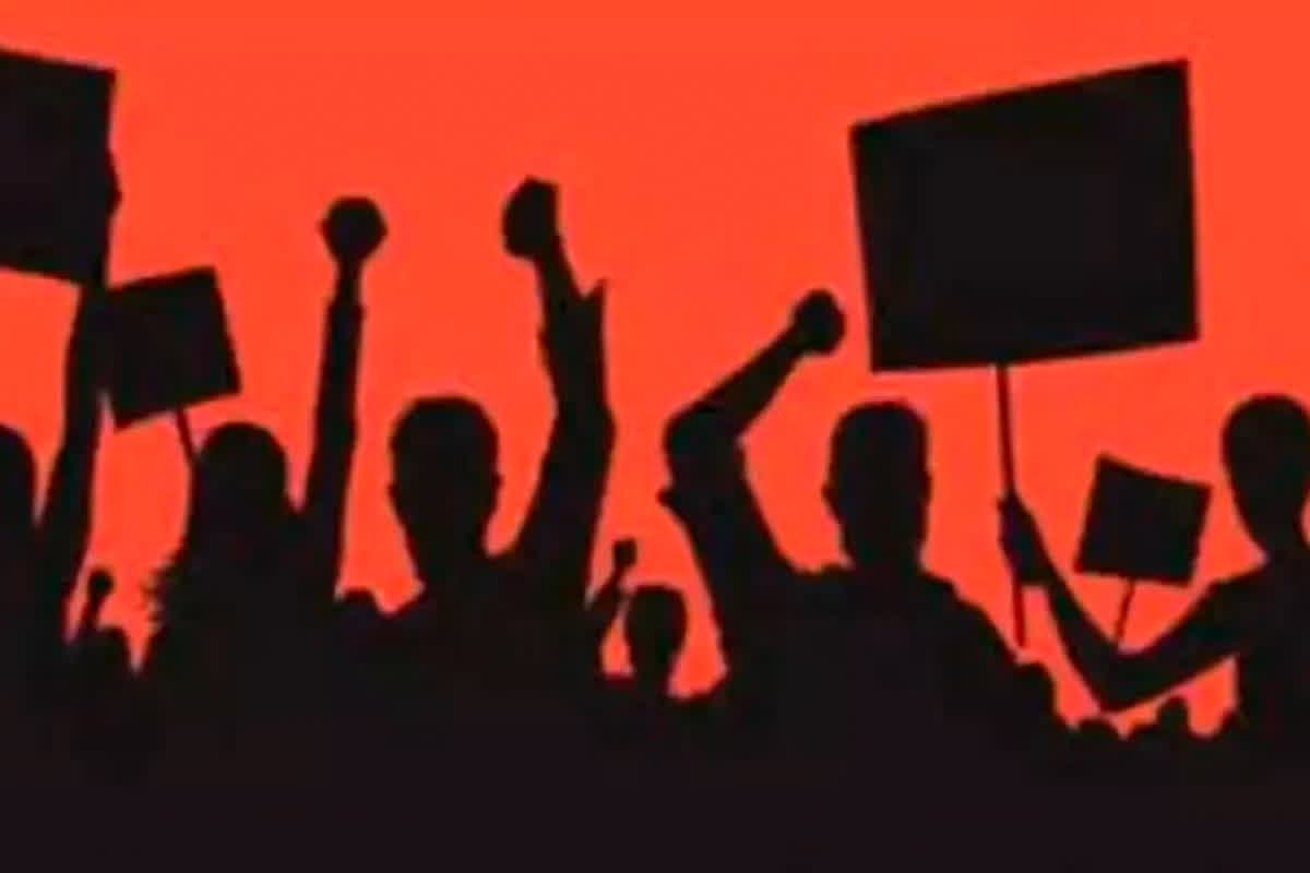 Government Employees Strike News : सरकारी कर्मचारियों ने खोला मोर्चा, आज मंत्रालय के बाहर हनुमान चालीसा और सुंदरकांड का करेंगे पाठ, जानें क्या है इनकी मांगें