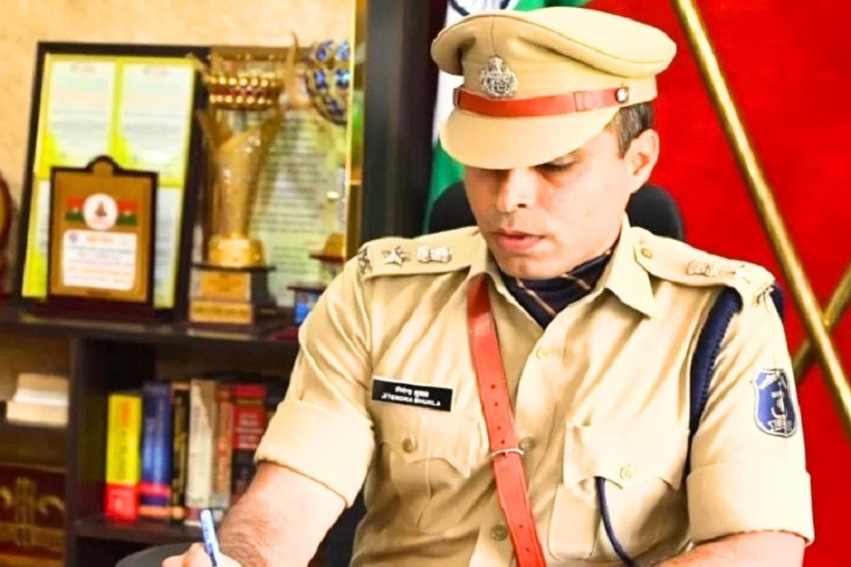 Crime Branch Police suspended: जिला एसपी का एक्शन.. क्राइमब्रांच में तैनात दो पुलिसकर्मी सस्पेंड, जानें क्या था आरोप..