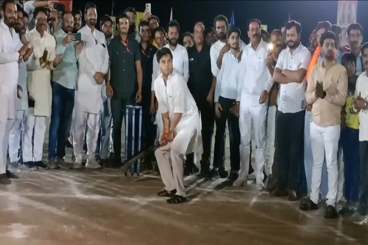 Jyotiraditya Scindia Cricket Batting: क्रिकेट के मैदान पर खूब चला केंद्रीय मंत्री ज्योतिरादित्य सिंधिया का बल्ला, इस टूर्नामेंट में जमकर उड़ाए छक्के-चौके