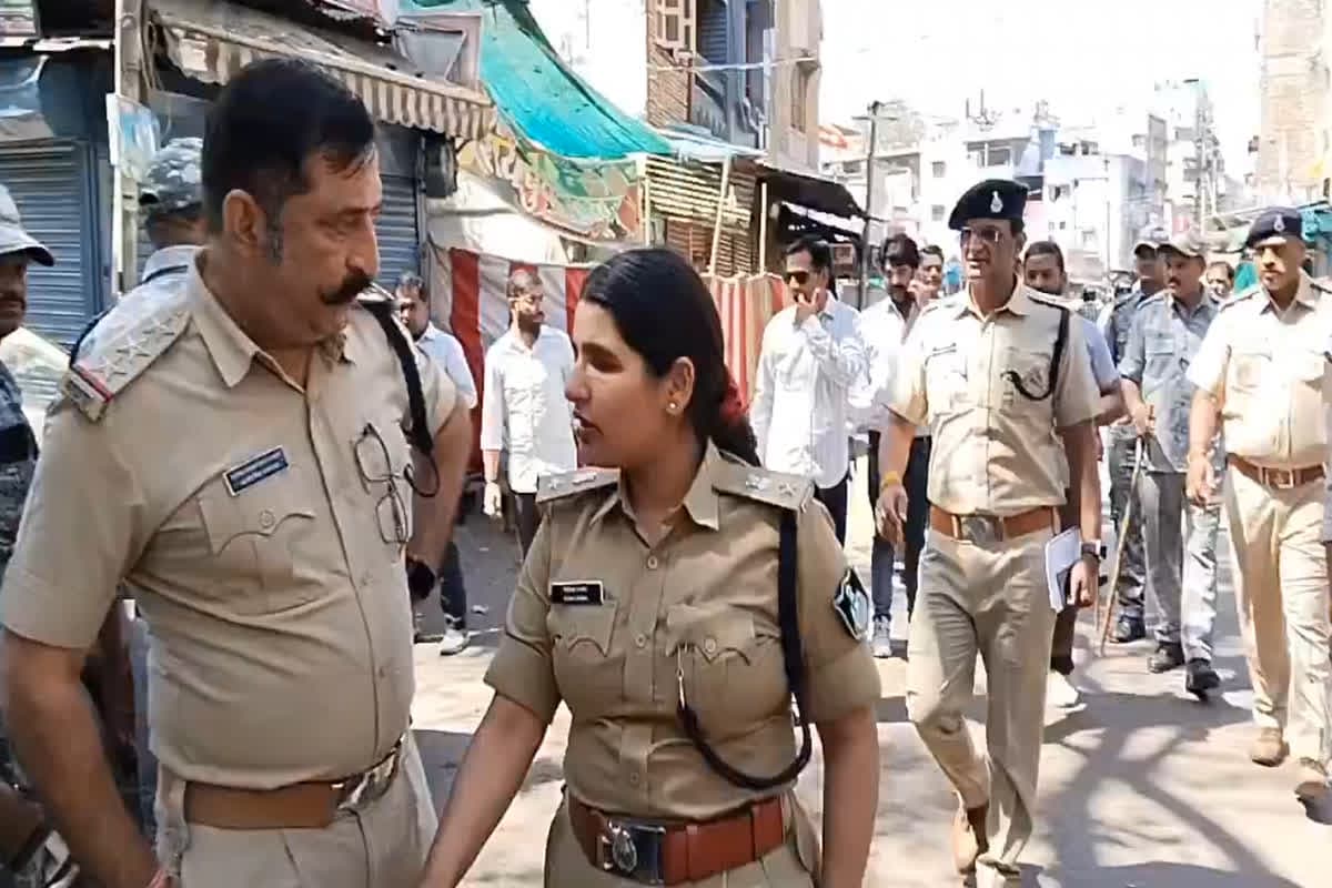 Mhow Violence Arrest Update: महू दंगे पर पुलिस ने की बड़ी कार्रवाई, इतने आरोपियों को किया गिरफ्तार, अफवाह फैलाने वालों की खैर नहीं