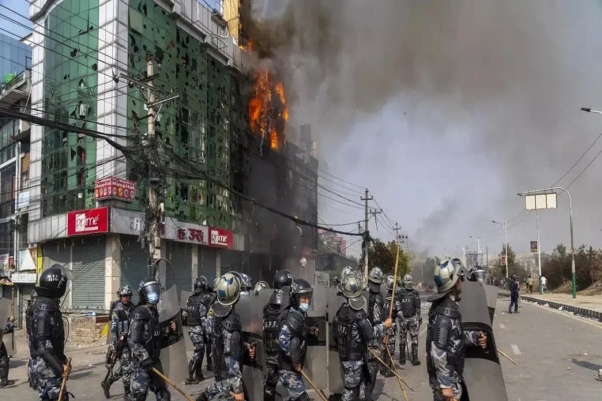 Nepal Protest: अब इस देश में भी उठी हिंदू राष्ट्र की मांग, सड़कों पर उतरे लोग, पुलिस से झड़प में दो लोगों की मौत, प्रदर्शनकारी बोले- राजशाही शासन की भी हो वापसी