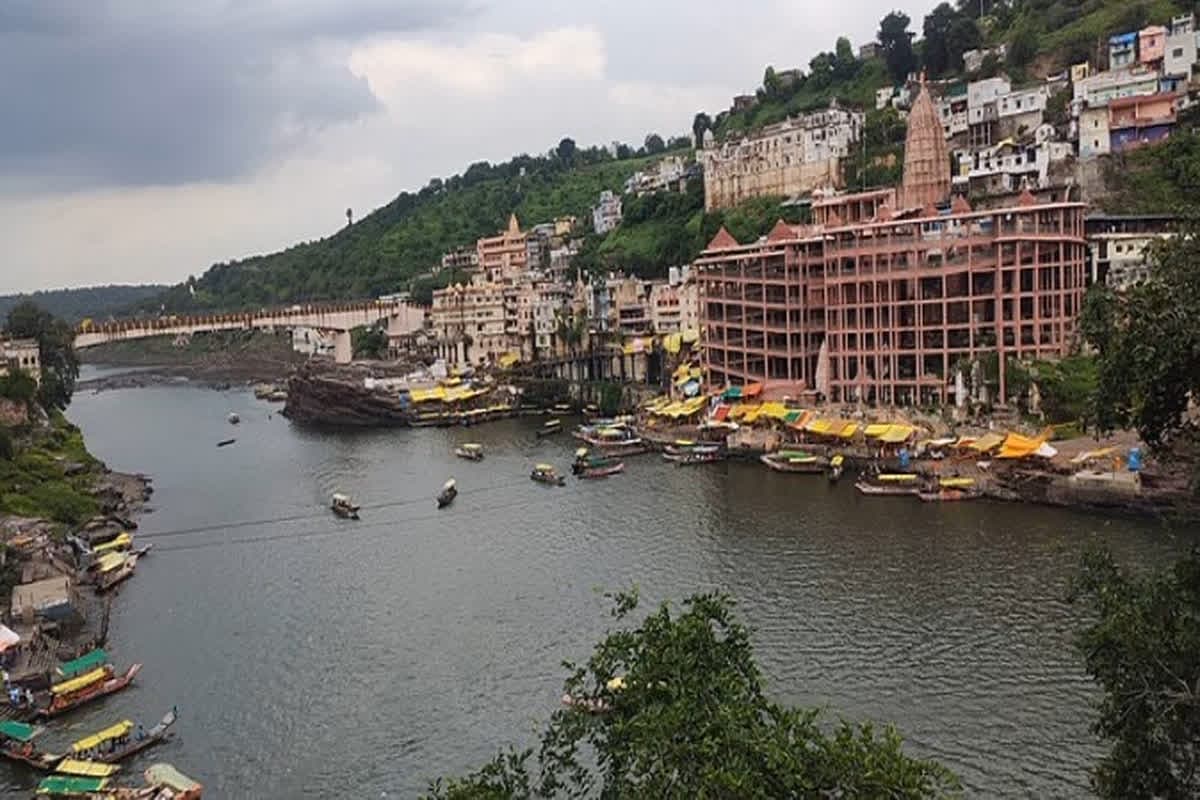 Gulaal is banned in Omkareshwar Mandir: महाकालेश्वर के बाद ओंकारेश्वर मंदिर में भी सख्ती! गर्भ गृह में गुलाल पर पाबंदी, कलेक्टर ने लगाया प्रतिबंध