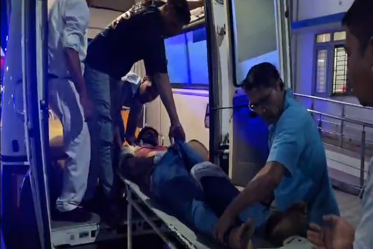 Watching Porn Videos On Mobile : ‘आप मोबाइल पर पोर्न देख रहे हैं.. ‘ कॉल उठाते ही युवक के उड़ गए होश, काट लिया अपना गला