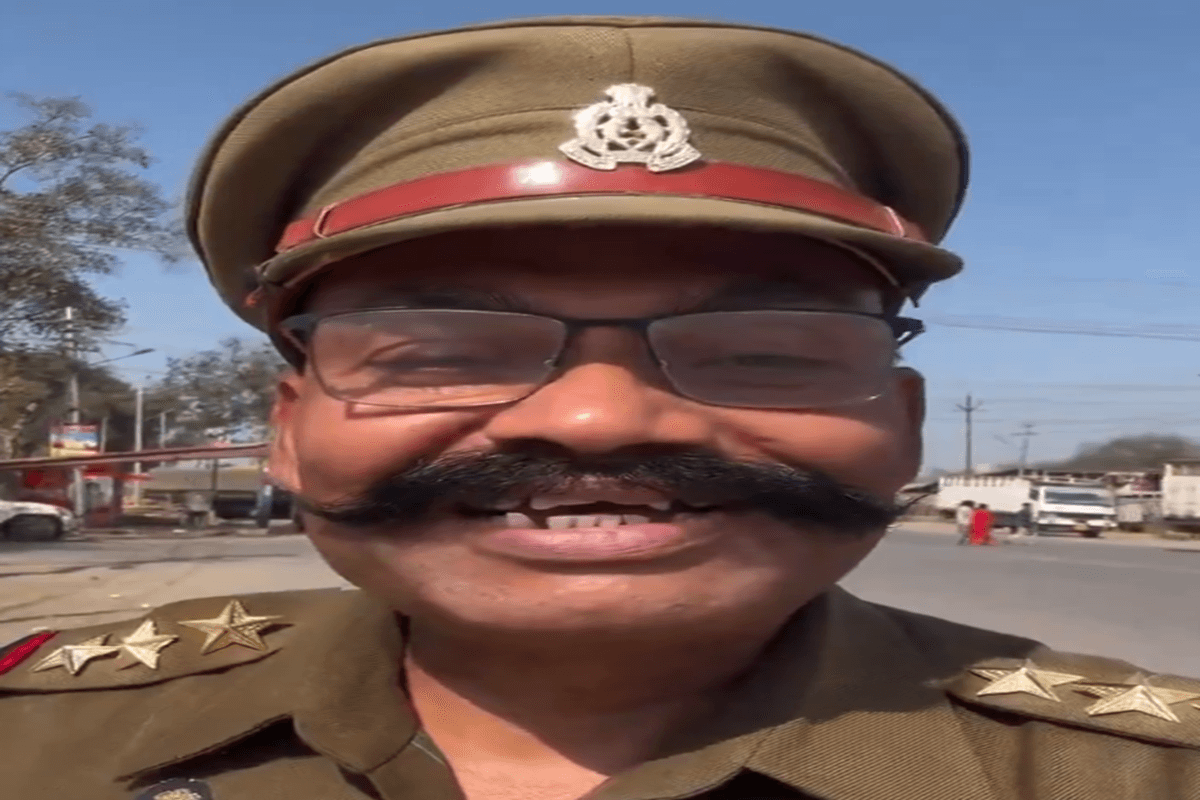 Policeman Holi Viral Video: पिछले 27 साल से ये पुलिसकर्मी घरवालों संग नहीं मना पाया होली, संजीव कुमार का वीडियो में छलक पड़ा दर्द