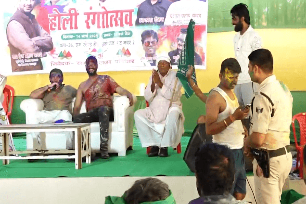 Tejpratap Holi Patna: तेज प्रताप यादव ने होली के दौरान पुलिसकर्मी से लगवाए ठुमके, कहा- ठुमके नहीं लगाए तो सस्पेंड कर दिए जाओगे