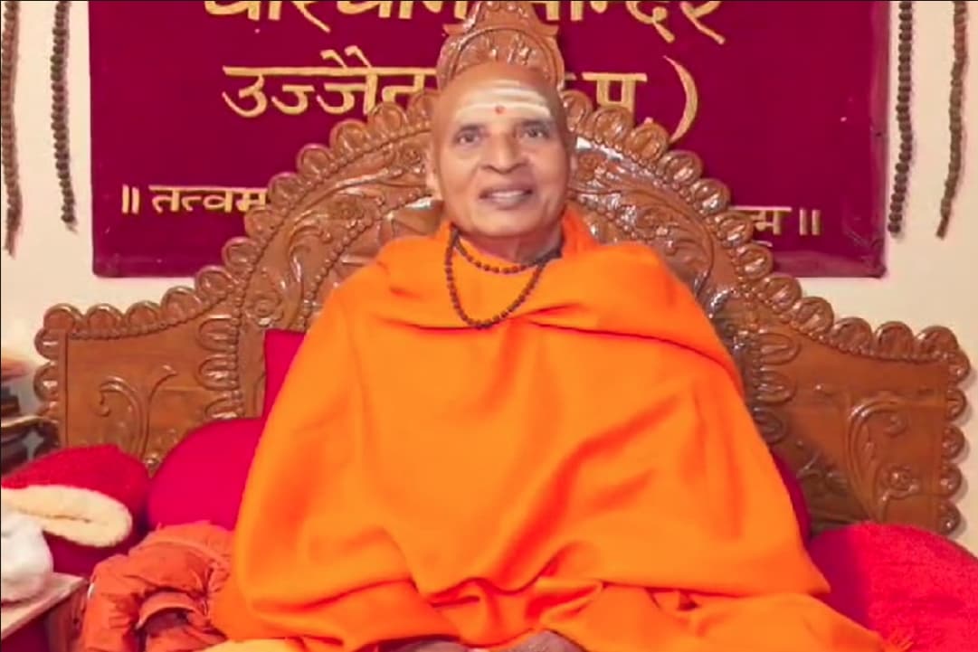 FIR on Mahamandleshwar Shantiswaroopananda: मुसीबत में फंसे महामंडलेश्वर शांतिस्वरूपानंद! लगा ये गंभीर आरोप, थाने में दर्ज हुई FIR
