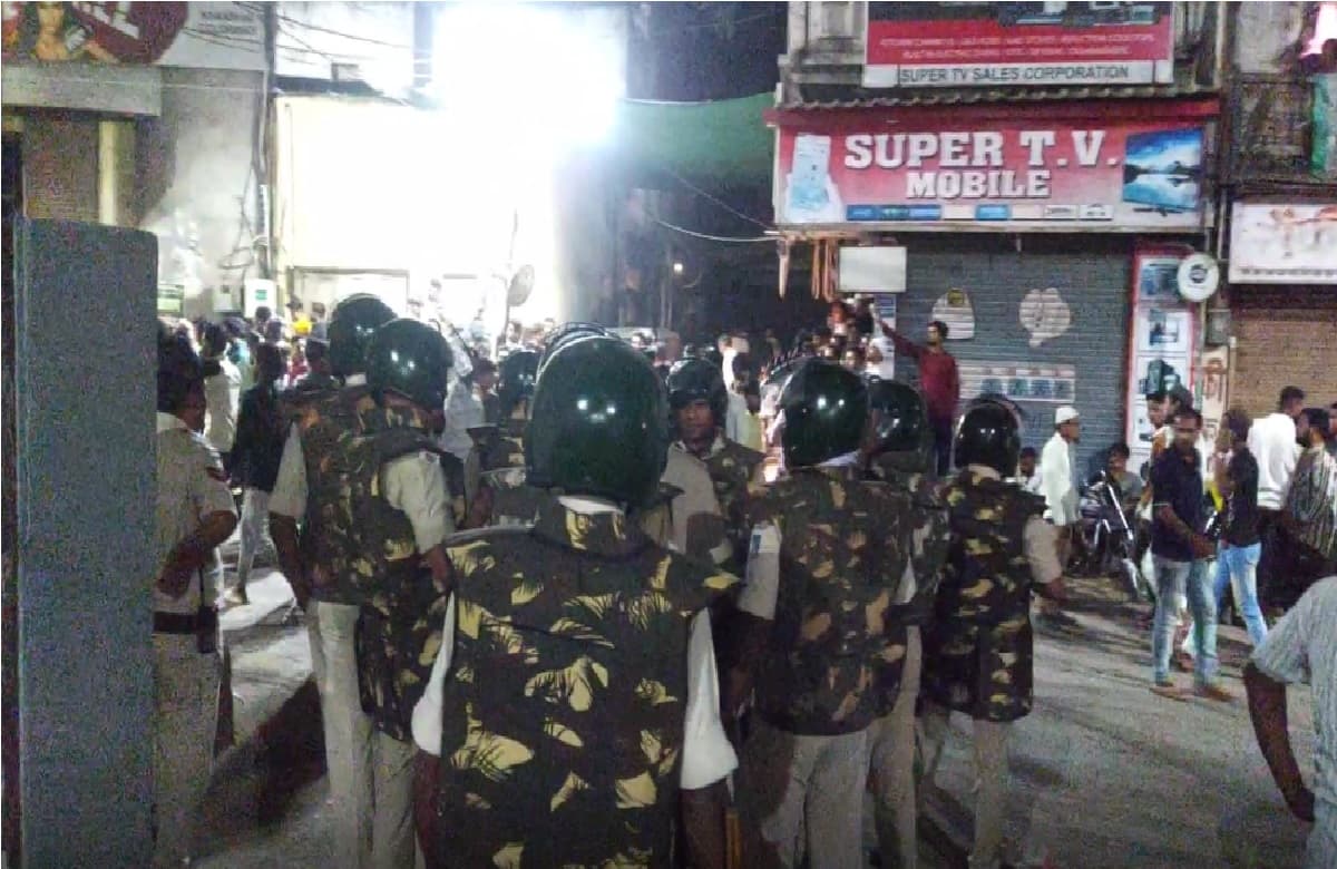 Burhanpur Violence News: आपत्तिजनक धार्मिक टिप्पणी के बाद बिगड़ा शहर का माहौल, लोगों ने किया थाने का घेराव
