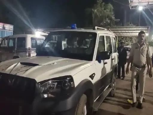 Bhilai News: रक्षक बना भक्षक! BSF जवानों ने सरेआम युवती के साथ किया ऐसा काम, घूम रहे थे कार में नीली बत्ती लगाकर, अब हुआ ये एक्शन