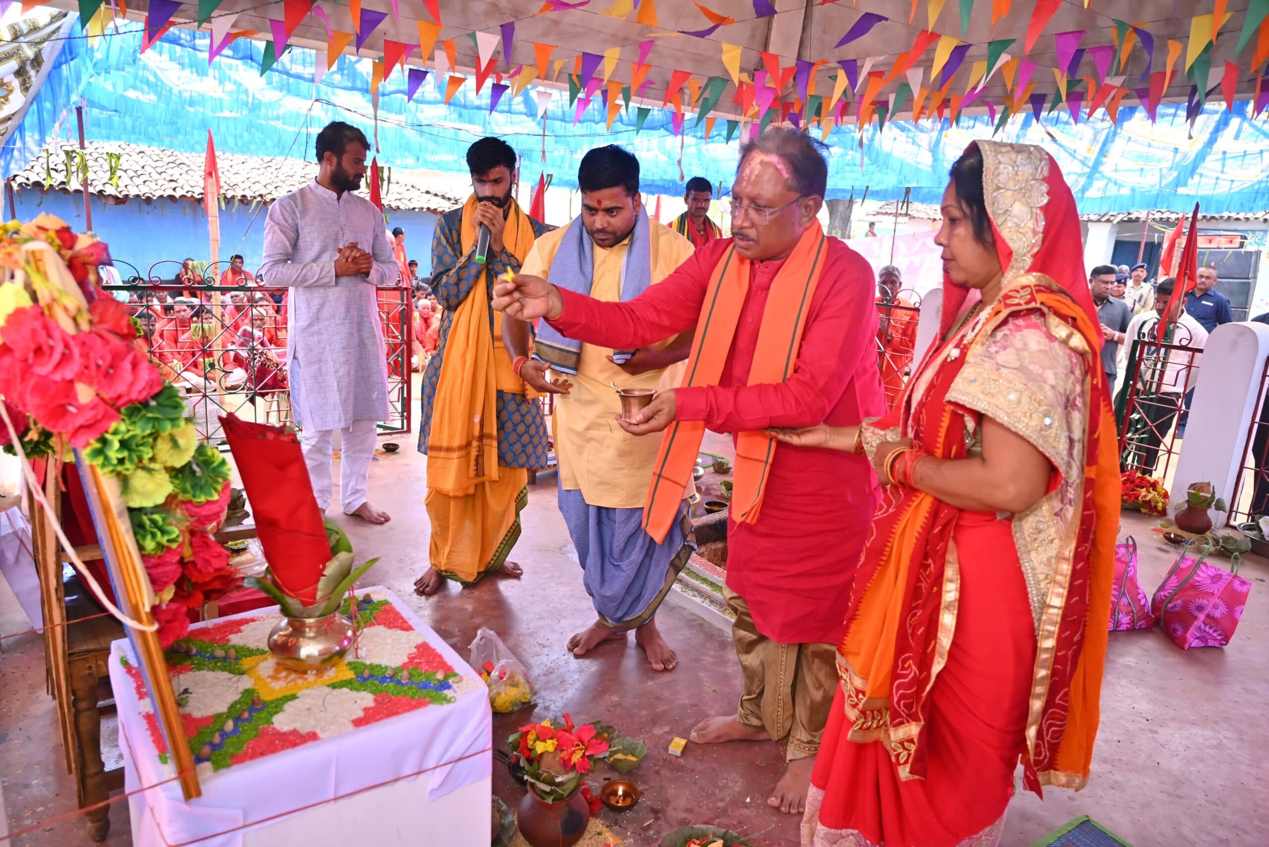 CM Vishnudev Sai on Holi 2025: सीएम विष्णुदेव साय ने गृहग्राम बगिया में मनाई होली, रंग-गुलाल लगाकर टांटीडांड़ में सपत्नीक पूजा अर्चना की