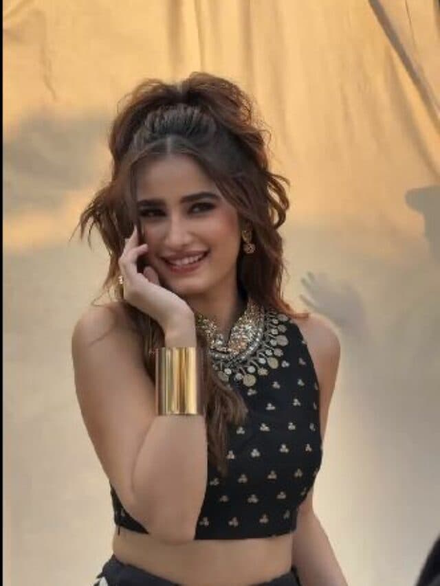 Rasha Thadani Pics: ब्लैक क्रॉप टॉप ड्रेस में राशा थडानी का सिजलिंग अवतार, उनकी खूबसूरती ने लूटा फैंस का दिल