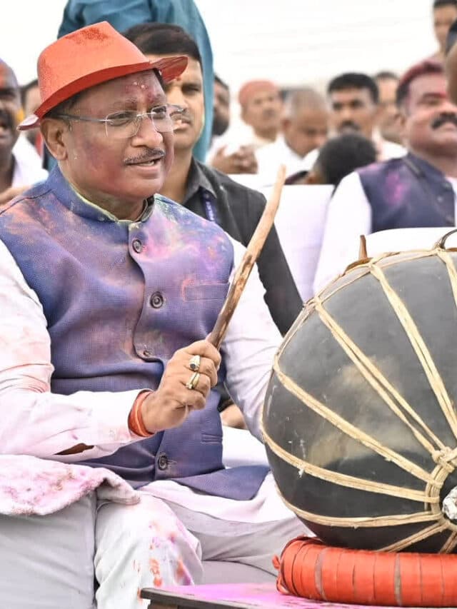 Holi Milan Samaroh in Vidhansabha: होली मिलन समारोह में नगाड़ा बजाते दिखे सीएम साय… रंग-गुलाल से सराबोर हुआ विधानसभा परिसर