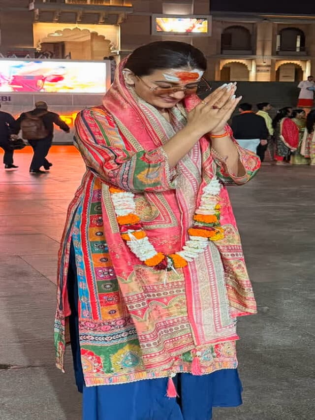 Akshara Singh Photo: काशी विश्वनाथ पहुंची एक्ट्रेस अक्षरा सिंह, बाबा का लिया आशीर्वाद, देखें तस्वीरें