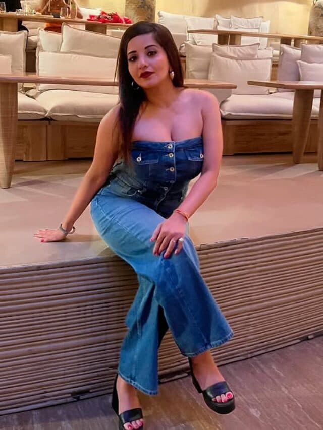 Monalisa Hot Pics: ऑफ शोल्डर डेनिम जंपसूट में मोनालिसा का ग्लैमरस अवतार, तस्वीरों ने बढ़ाया इंटरनेट का पारा