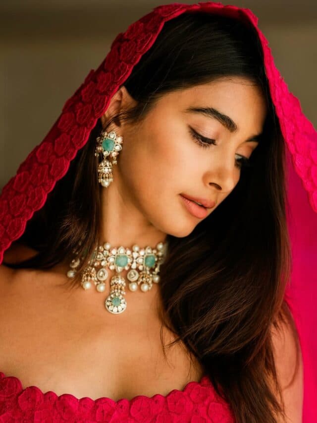 Pooja Hegde Hot Pic: रानी पिंक लहंगे में बला की खूबसूरत लगी पूजा हेगड़े, देखें हॉट तस्वीरें