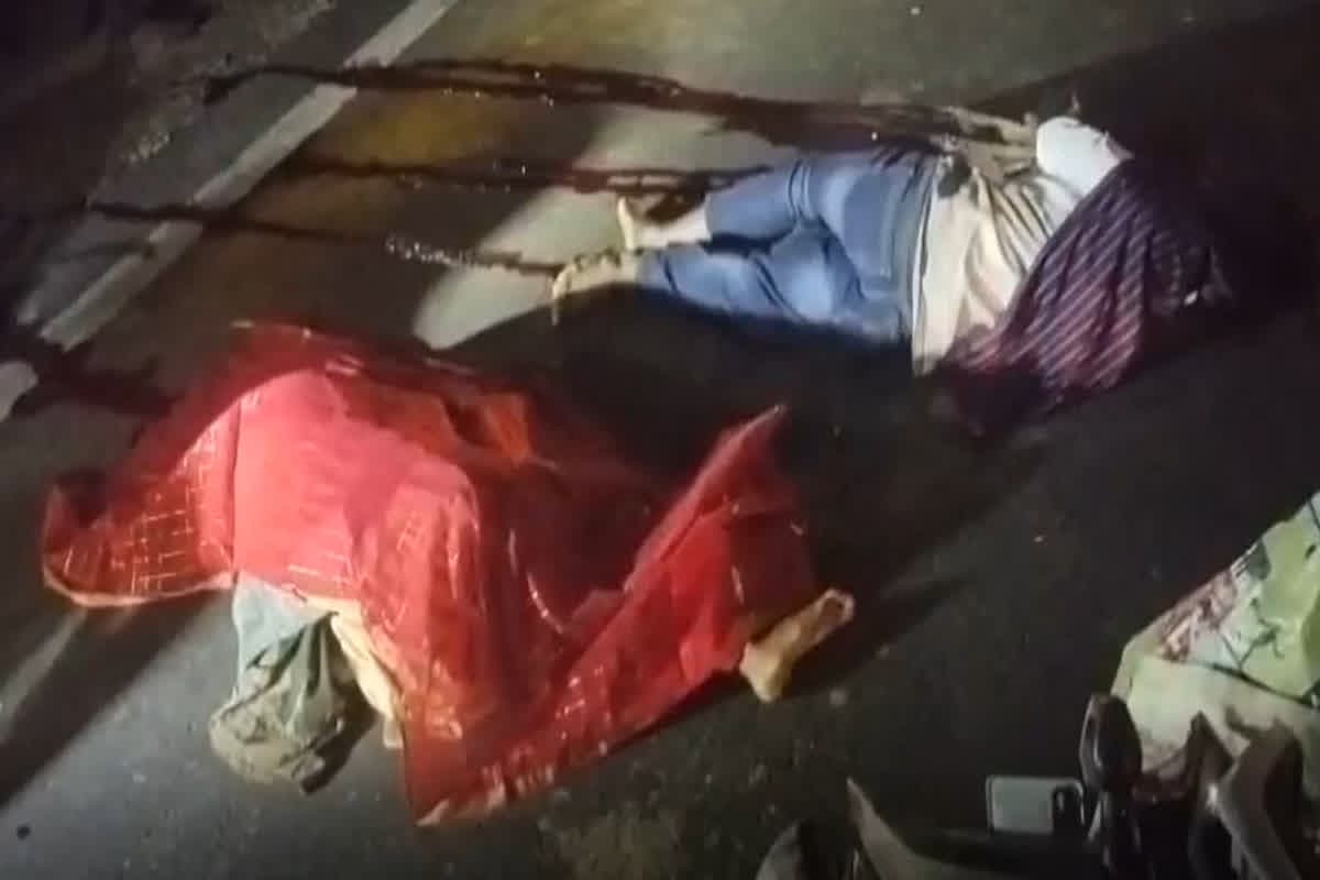 Road Accident In Khargone: भीषण सड़क हादसे में भाई बहन की मौत, गुस्साए लोगों ने जाम किया नेशनल हाईवे