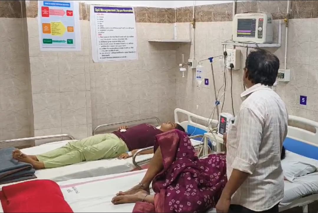 Neemuch News: खाना खाने के बाद अचानक बेहोश हुए परिवार के 7 लोग, अस्पताल में इलाज जारी, जांच में जुटी पुलिस