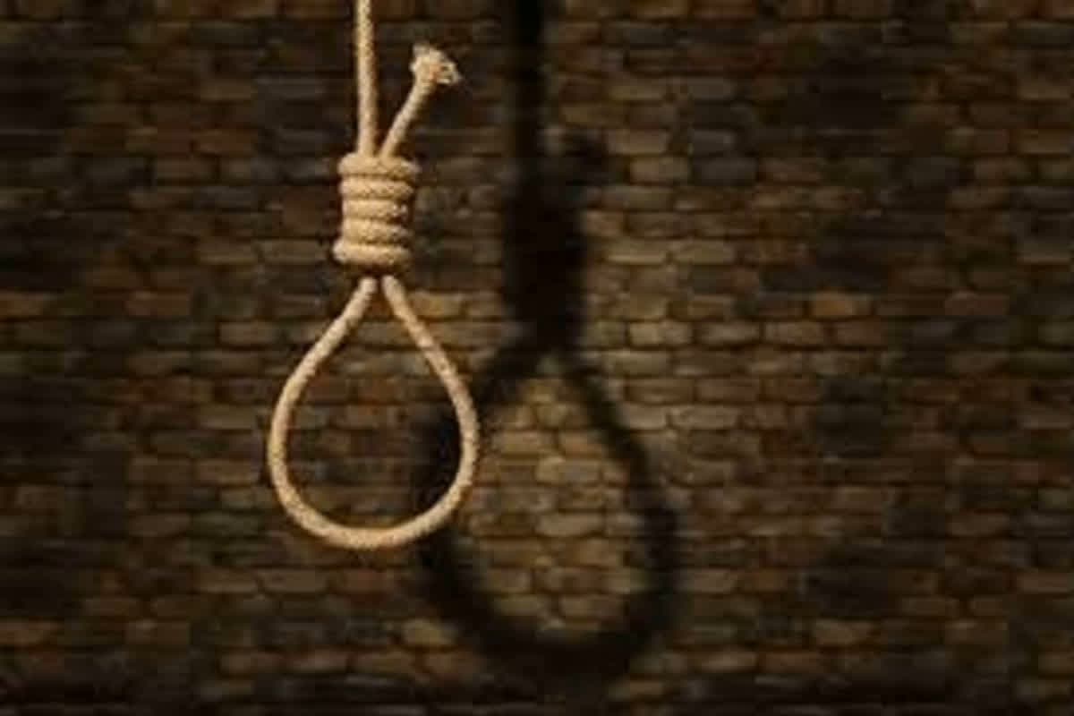 Girl Student Committed Suicide: छात्रा ने की आत्महत्या, फांसी के फंदे पर लटकता मिला शव, मौके पर पहुंची पुलिस