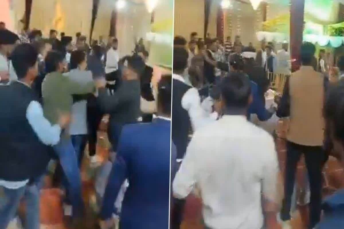 Wedding Fight Viral Video: शादी समारोह में जमकर चले लात-घूंसे, इतनी सी बात को लेकर हुआ था विवाद, अब वायरल हो रहा वीडियो