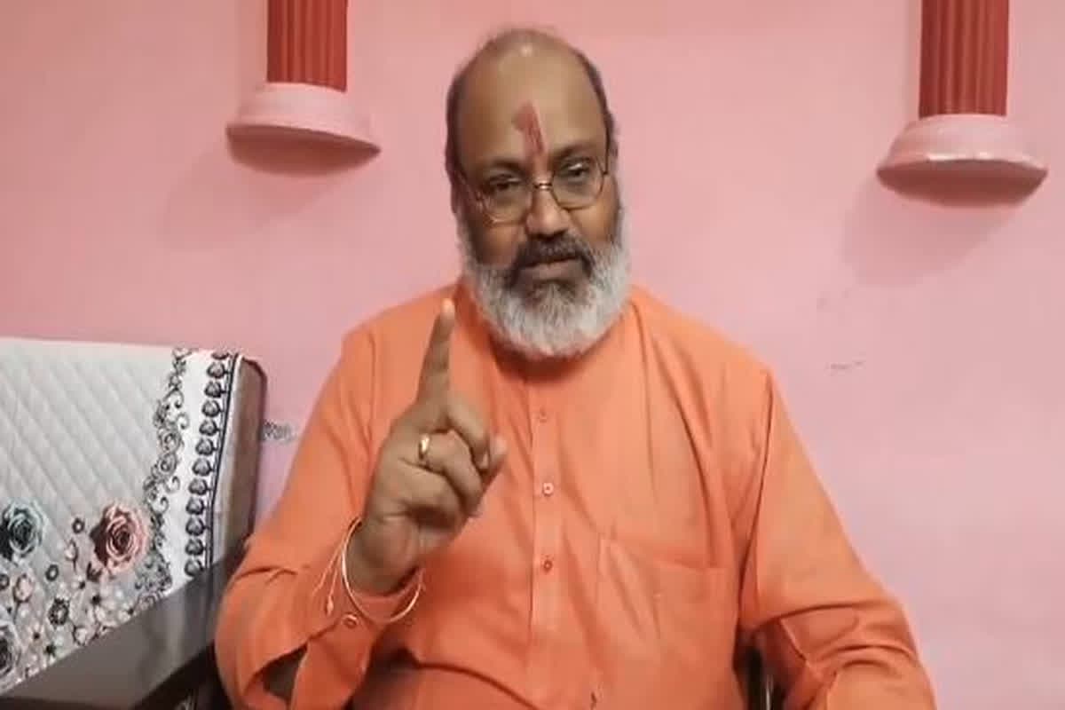 Yati Narsinghanand Giri Controversial Statement: ‘अपना अस्तित्व बचाने के लिए ISIS जैसा संगठन बनाए हिंदू’, यति नरसिंहानंद गिरी ने फिर दिया विवादित बयान