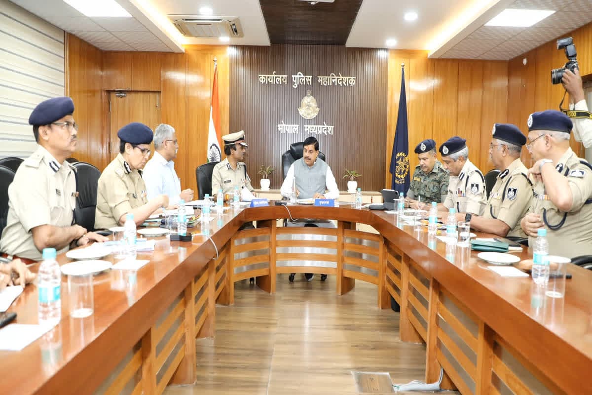CM Dr. Mohan Yadav Meeting: सीएम डॉ. मोहन यादव ने की कानून व्यवस्था की समीक्षा, लव जिहाद मामले समेत इन मुद्दों पर पुलिस अधिकारियों को दिए निर्देश