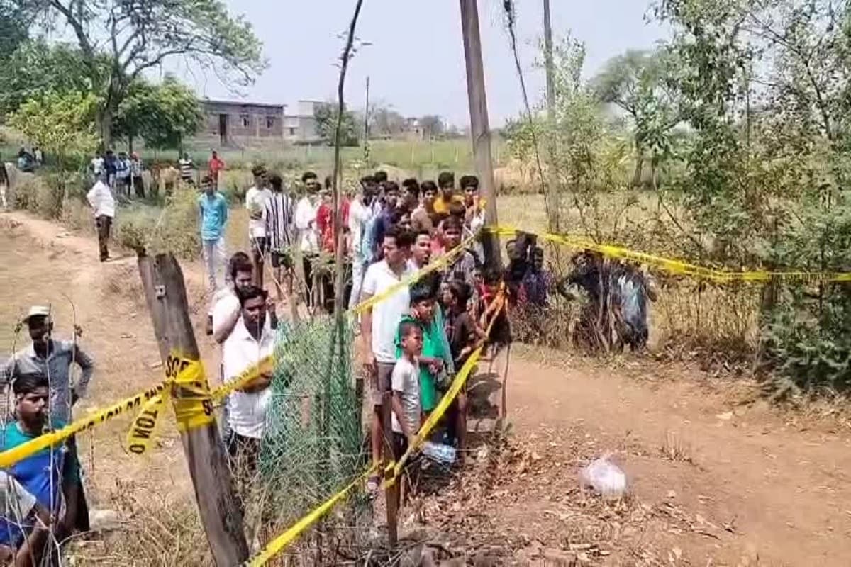 CG News: बड़े भाई की हत्या कर घर में किया दफन, आठ माह बाद ऐसे खुला राज, प्रशासन ने खोदकर निकाला शव