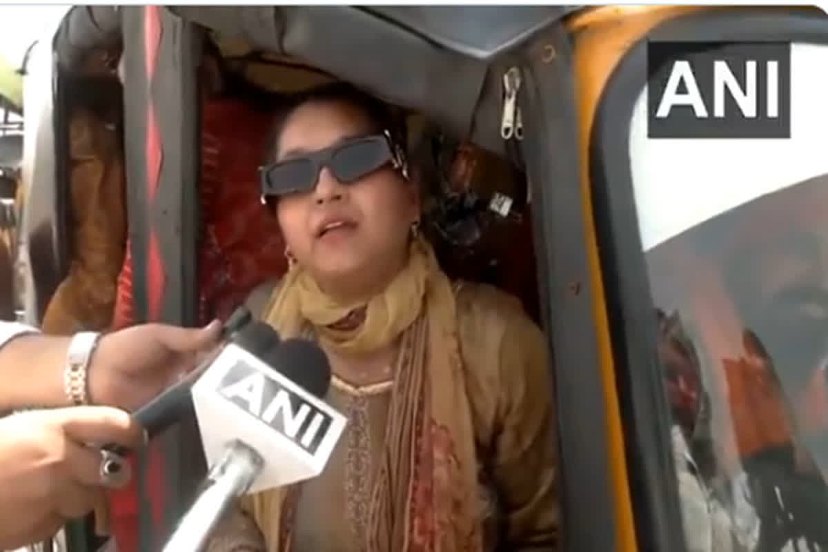 Pakistani People Leaving India: भारत से पाकिस्तान वापस लौट रही महिला ने कहा-‘आतंकी मेरे चचेरे भाई नहीं, सरकार आम लोगों को परेशान न करें’