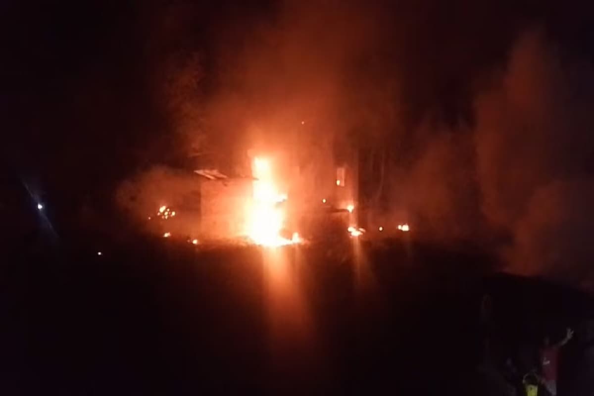 Bengal Gas Cylinder Blast : गैस सिलेंडर विस्फोट से खत्म हुआ परिवार, चार बच्चों समेत सात लोगों की मौत, जानें कैसे हुआ हादसा