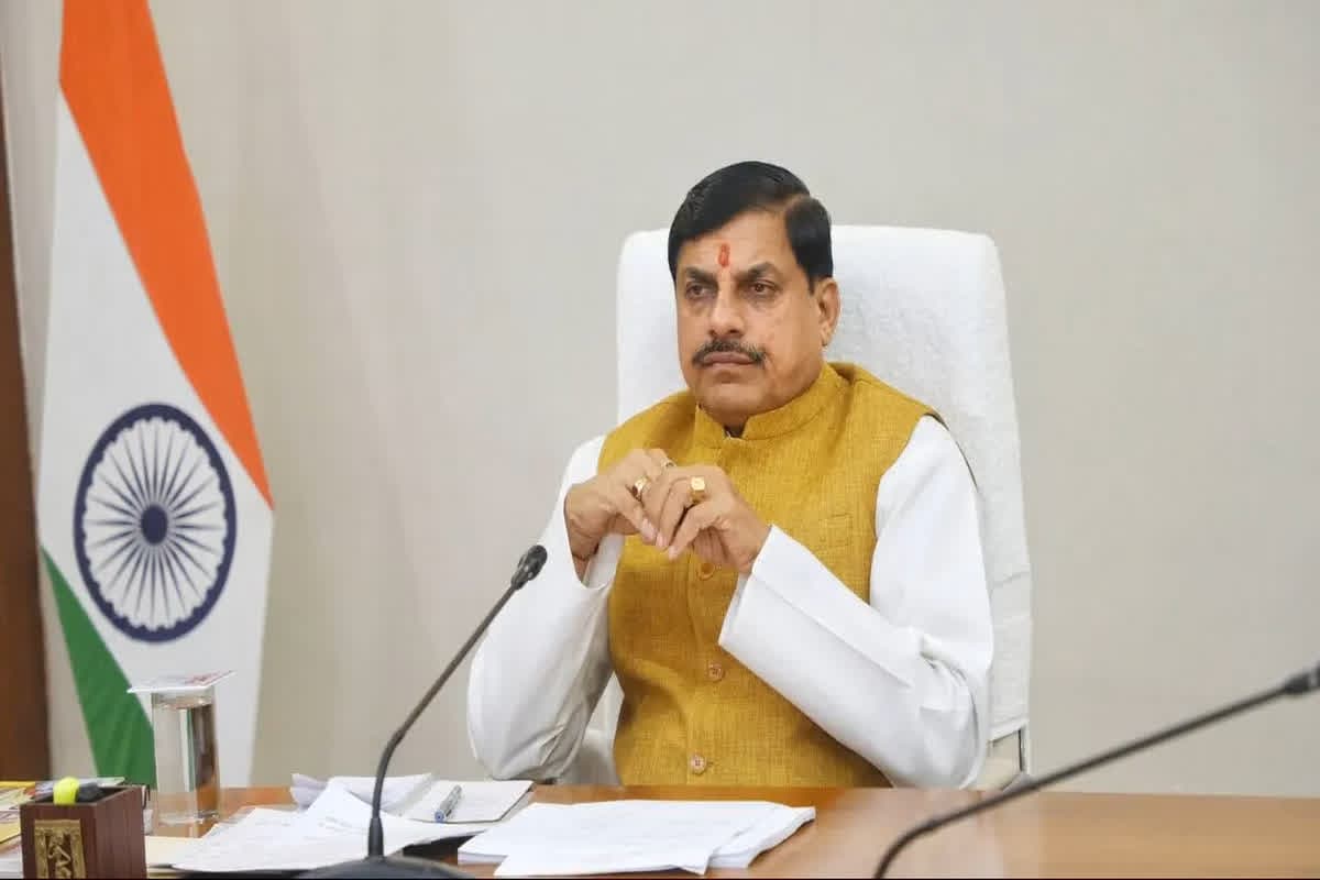MP Constable Recruitment Scam : पुलिस आरक्षक भर्ती 2023 में गड़बड़ी करने वालों की अब खैर नहीं, सीएम मोहन यादव ने दिए सख्त कार्रवाई के निर्देश
