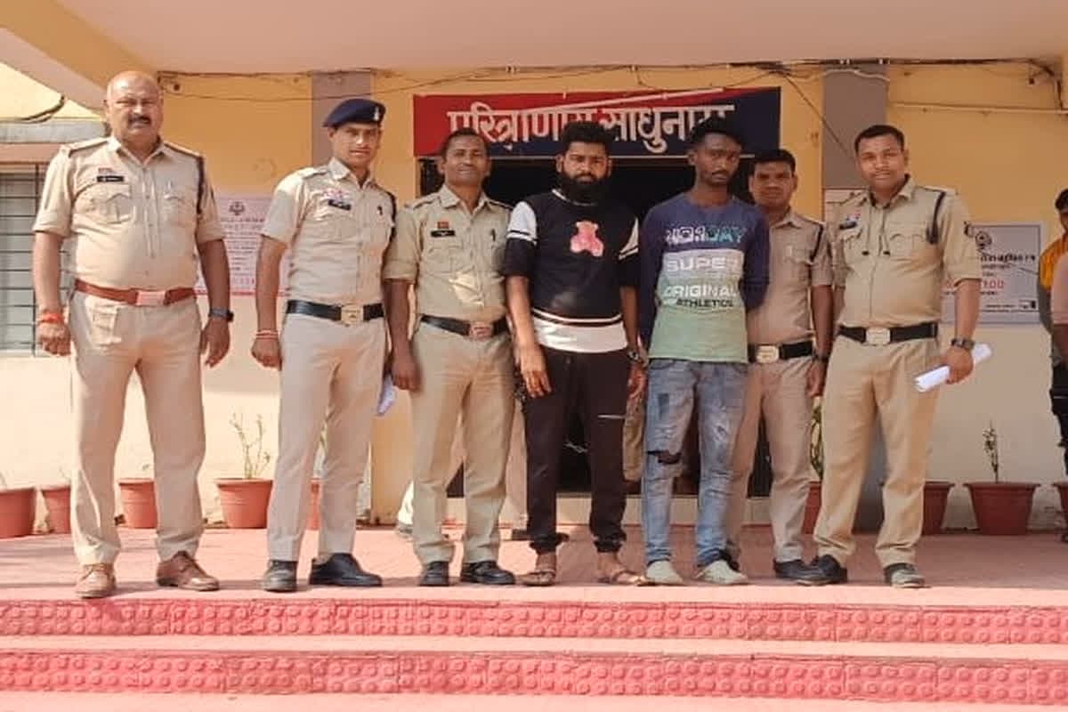 Girls Molested in Mungeli: बाजार से लौट रही बहनों से छेड़छाड़! नशे में धुत दो युवकों ने की शर्मनाक हरकत, दोनों आरोपी गिरफ्तार