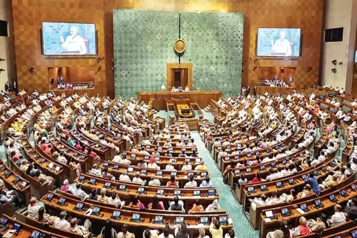 Waqf Amendment Bill: लोकसभा में कल पेश होगा वक्फ संशोधन बिल, चर्चा के लिए इतने घंटे का समय निर्धारित, विपक्षी सांसदों ने कही ये बात