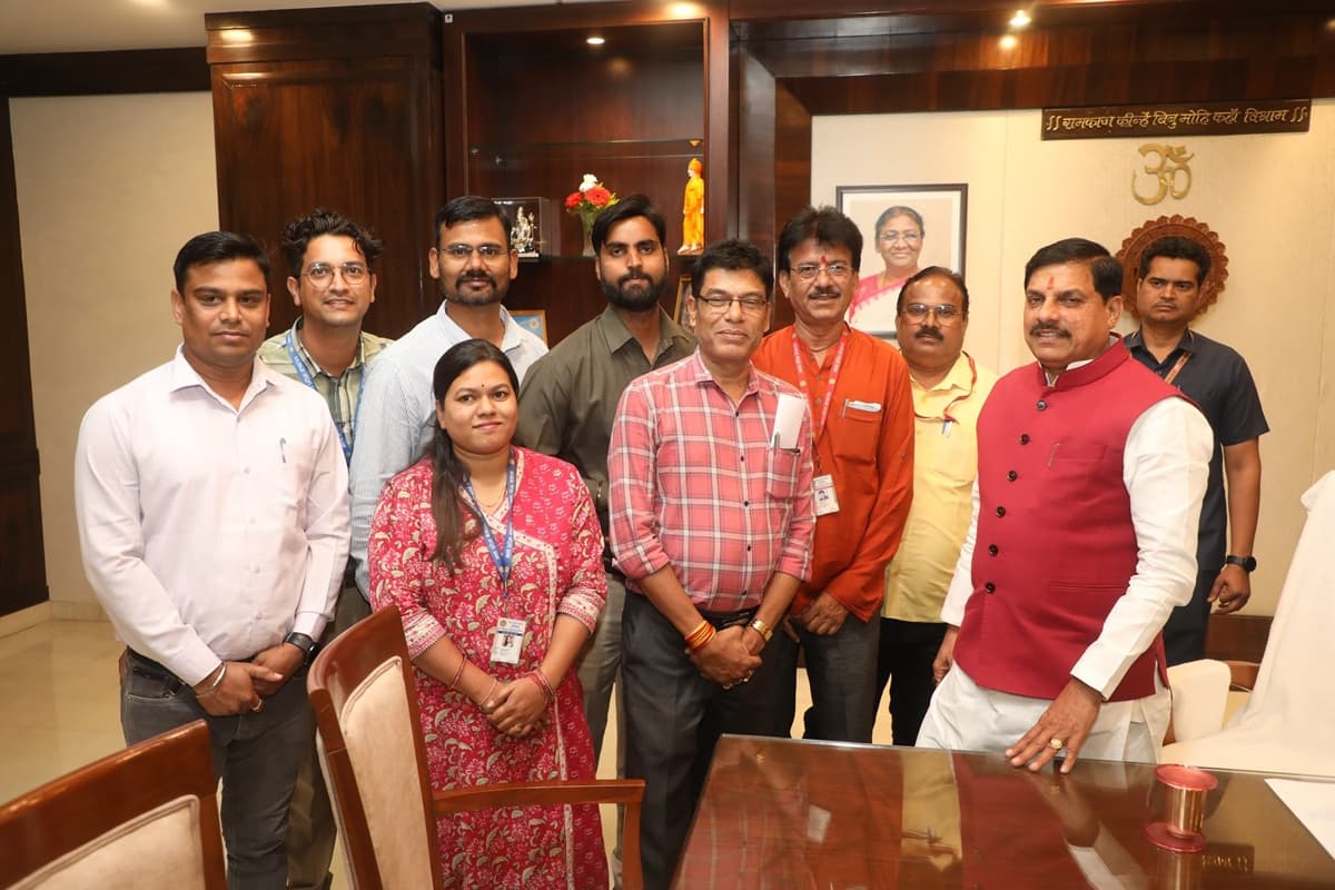 MP News: अधिकारी-कर्मचारियों को पदोन्नति का तोहफा, संगठन के प्रतिनिधियों ने की सीएम डॉ. मोहन यादव से मुलाकात, जताया आभार