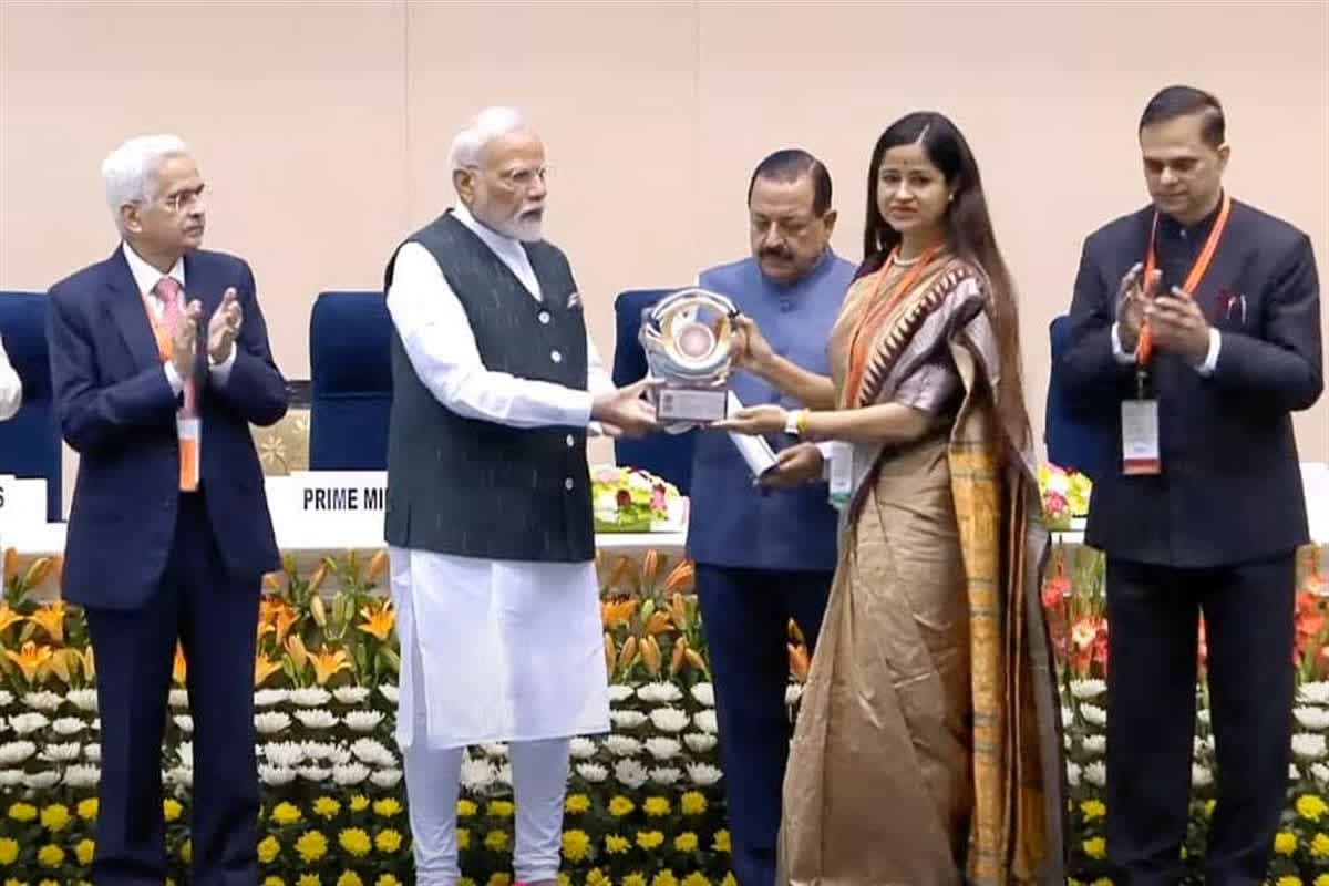 IAS Neha Meena News: ‘मोटी आई अभियान’ ने महिला कलेक्टर को दिलाया सम्मान, अब पीएम मोदी ने किया सम्मानित