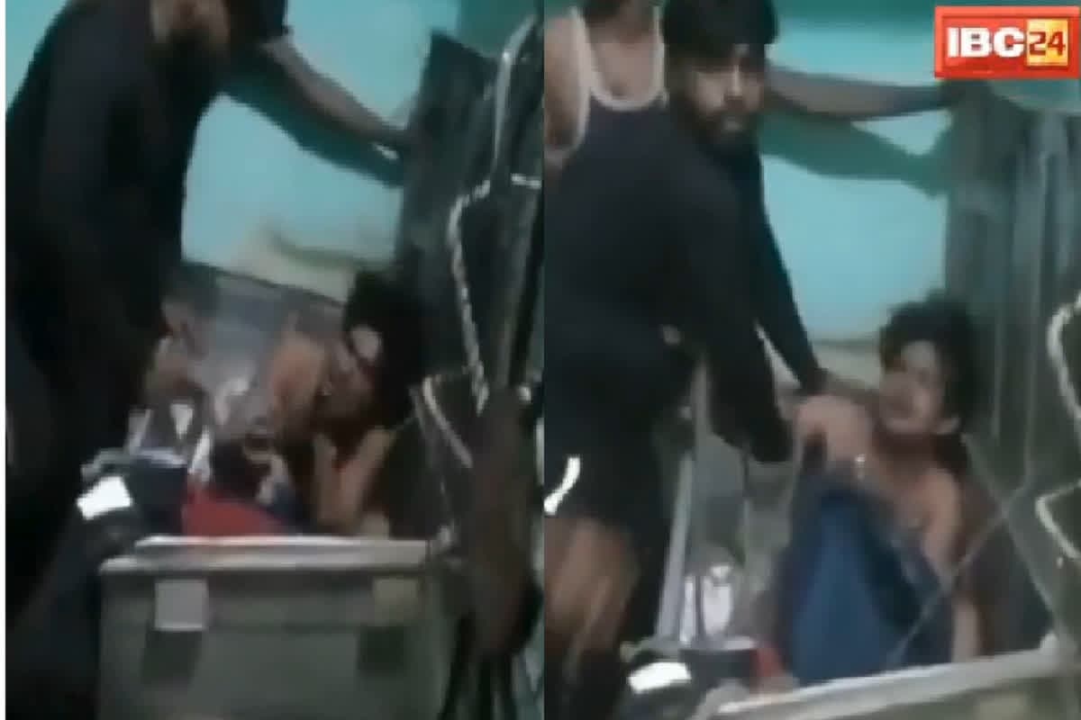 Premi Ki Pitai Ka Video: चोरी-छिपे शादीशुदा प्रेमिका संग उसके ही ससुराल में रोमांस कर रहा था प्रेमी, घरवाले जागे तो संदुक में छिपाया, फिर जो हुआ… देखें वीडियो