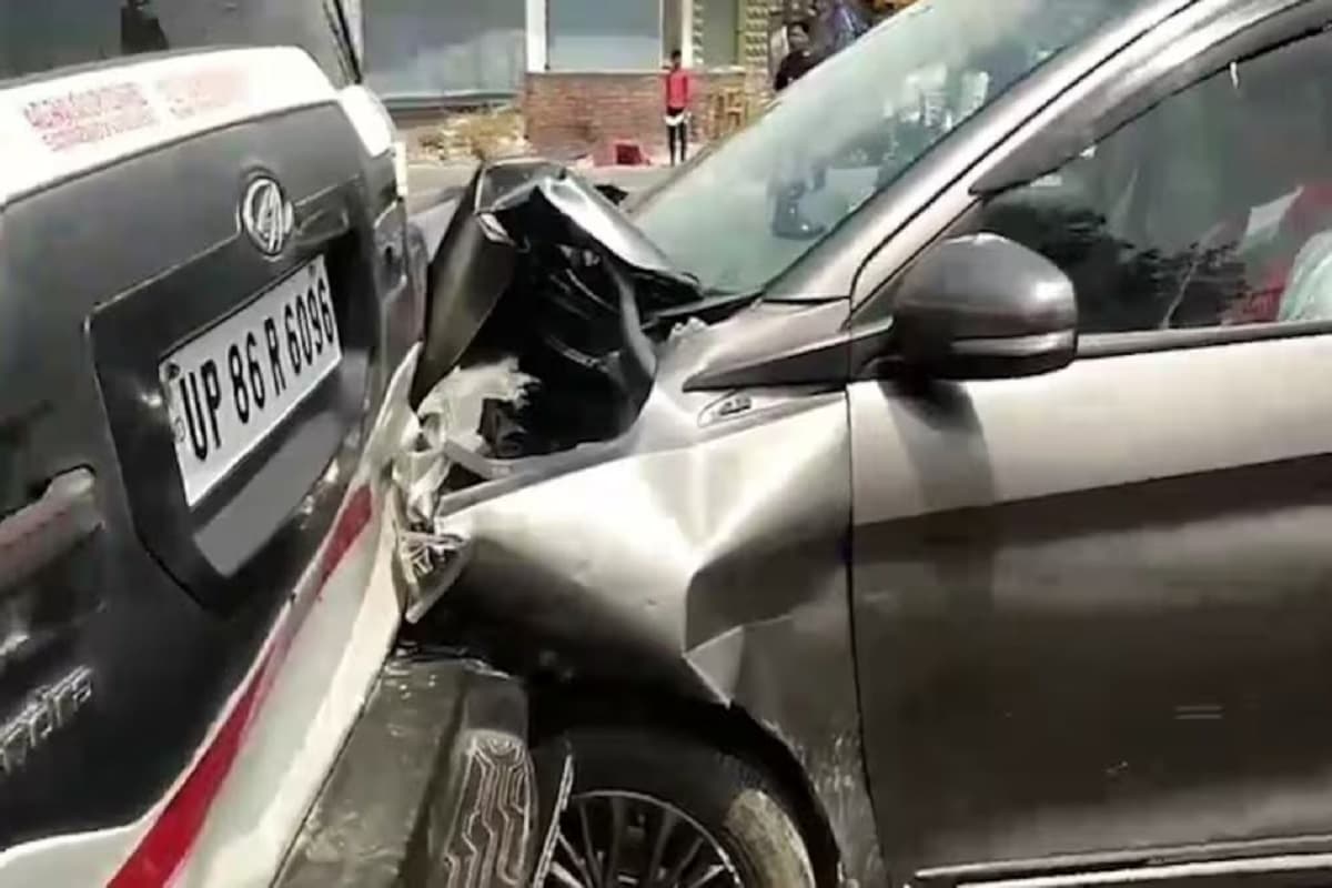 UP News: सांसद के काफिले पर हमला, गाड़ियों के ऊपर इन लोगों ने फेंके टायर, बचने के चक्कर में आपस में भिड़ी कारें