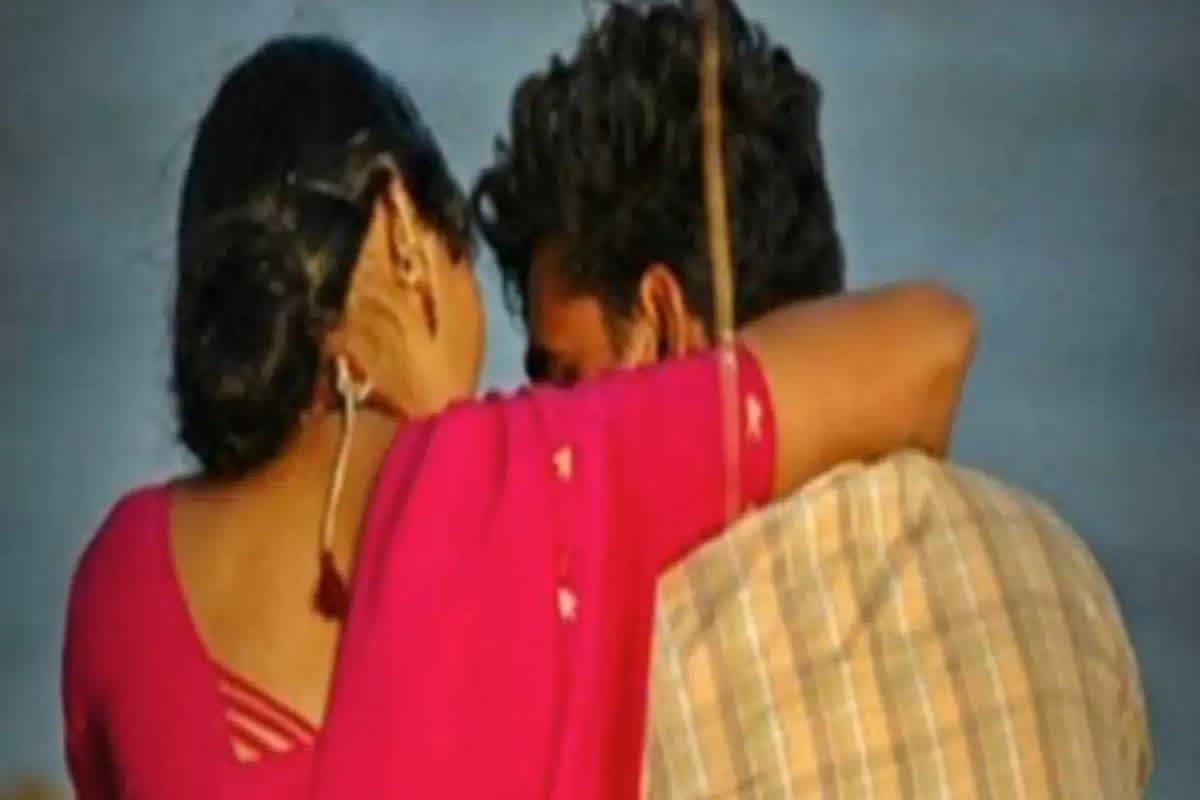 Samdhi-Samdhan Love Story: रहेंगे तो सिर्फ एक-दूसरे के साथ.. प्यार में तोड़ी रिश्तों की मर्यादा, अपनी ही बेटी के ससुर के साथ फरार हुई मां