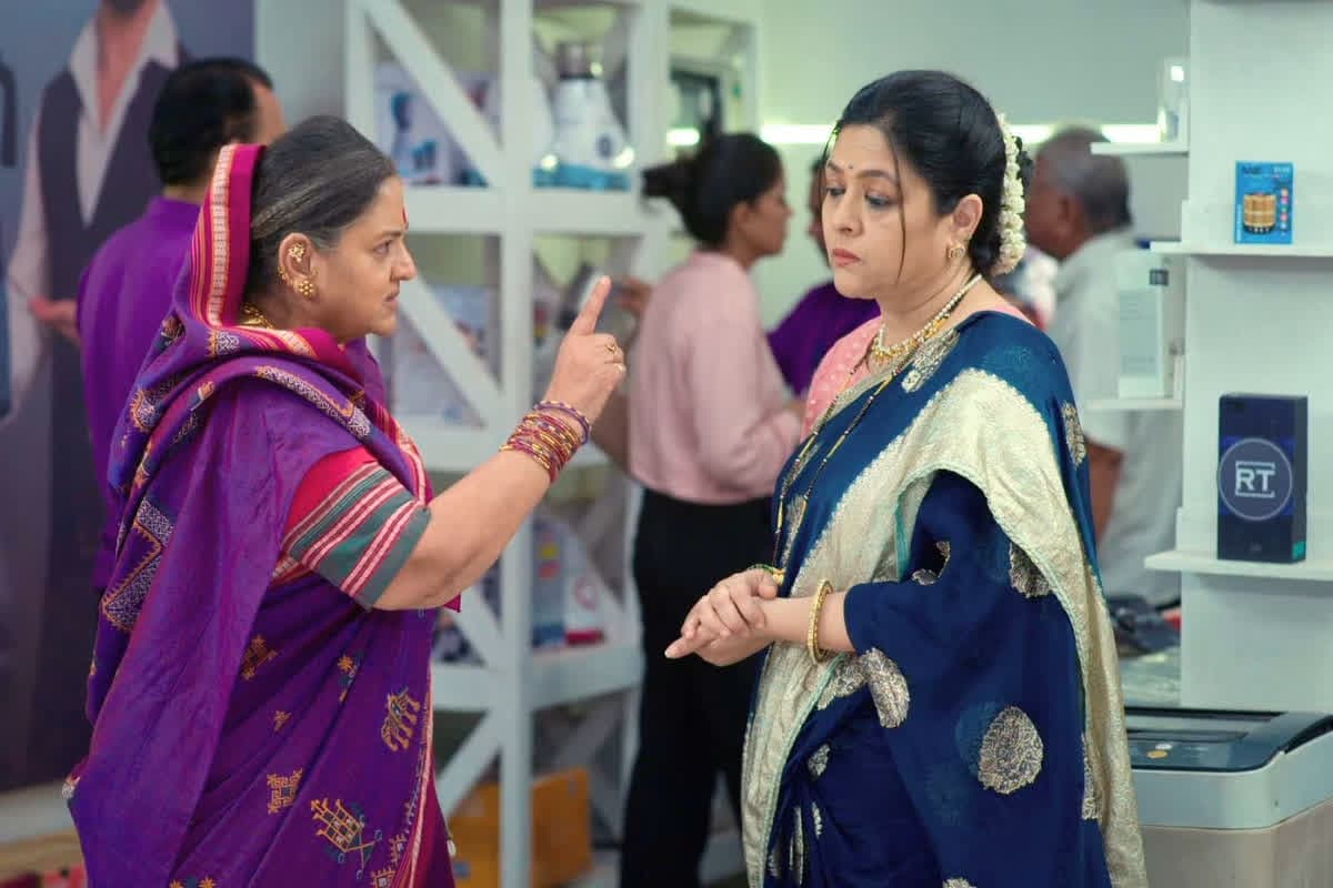 Udne Ki Aasha Written Update 17 April 2025: रेणुका को चेतावनी देगी आजी, सचिन उड़ाएगा तेजस का मजाक, सायली को परेशान करेगी रोशनी