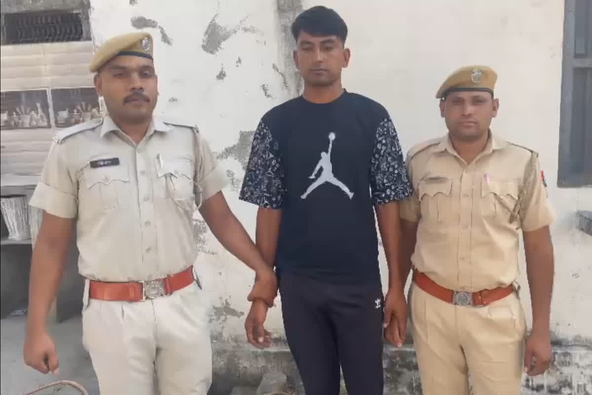 Police Constable Arrested with Illegal Opium: अवैध अफीम के साथ पुलिस कांस्टेबल गिरफ्तार! रोडवेज बस में ले जा रहा था 540 ग्राम अफीम, इस जिले में पोस्टेड है आरोपी