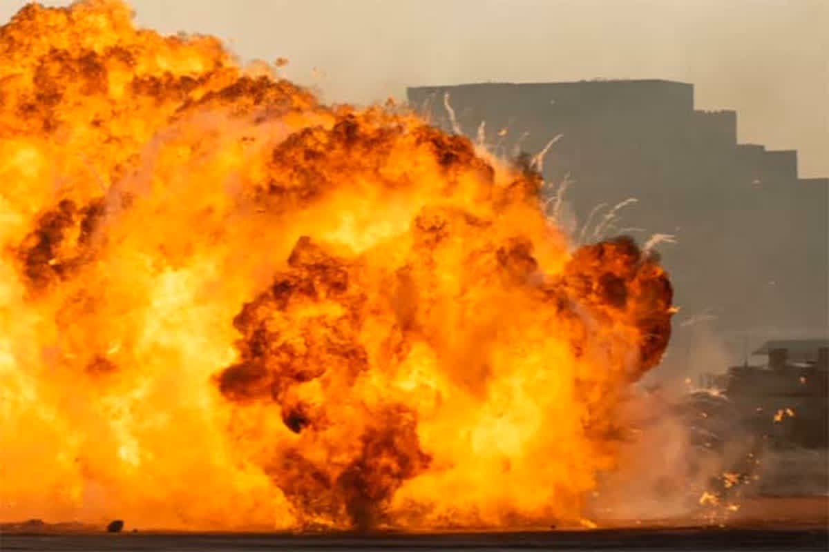 Balochistan Tanker Blast: बलूचिस्तान में तेल टैंकर में भीषण विस्फोट, 40 से ज्यादा लोग झुलसे, हेलिकॉप्टर से घायलों को क्वेटा रेफर