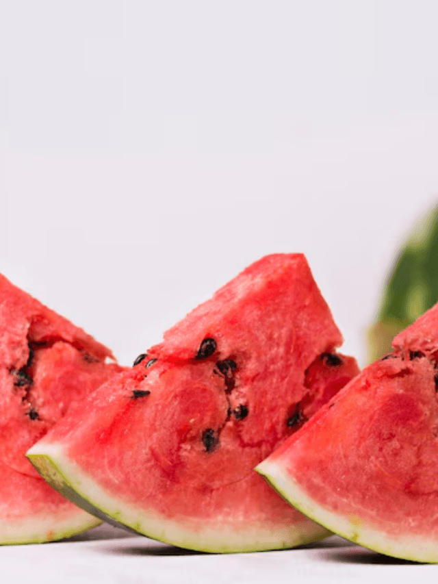 Summer Fruits: गर्मी के दिनों में शरीर को हाइड्रेट रखेंगे ये फल