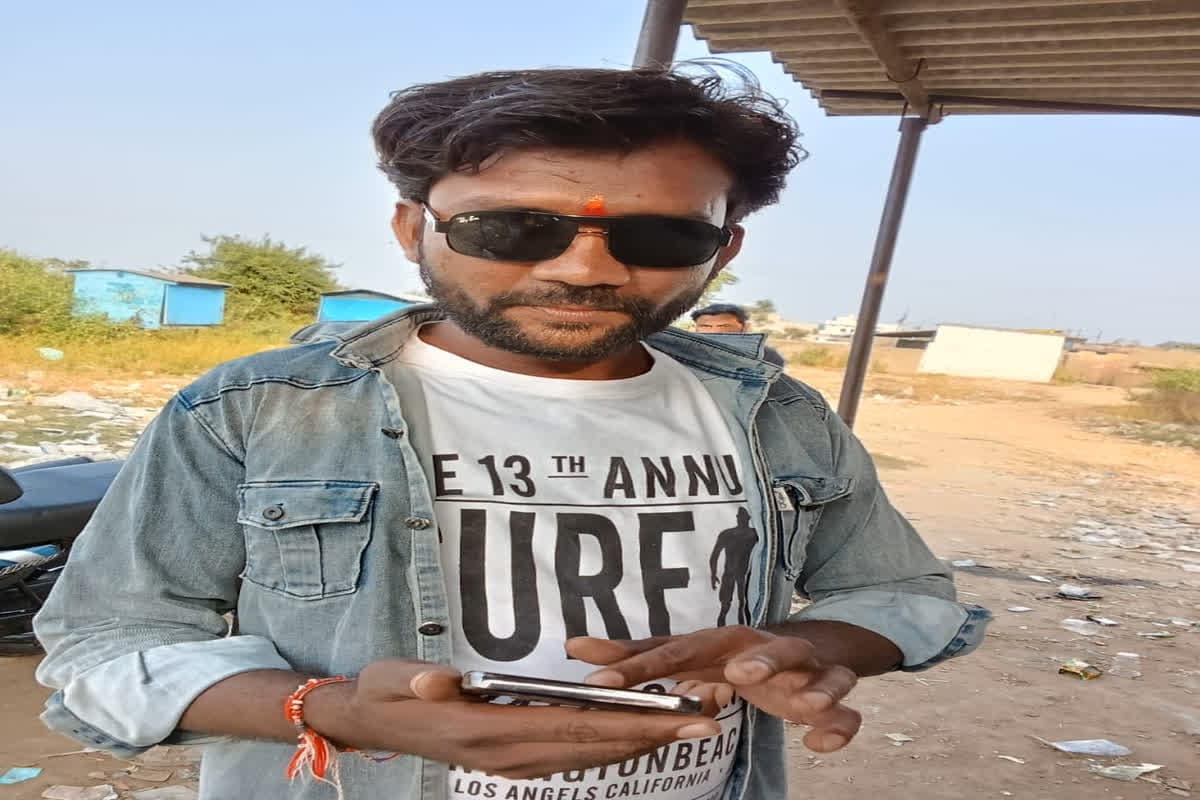 Janjgir-Champa News: युवक ने चाकू से काटा खुद का गला, मौके पर ही हुई मौत, पुलिस ने शुरू की जांच