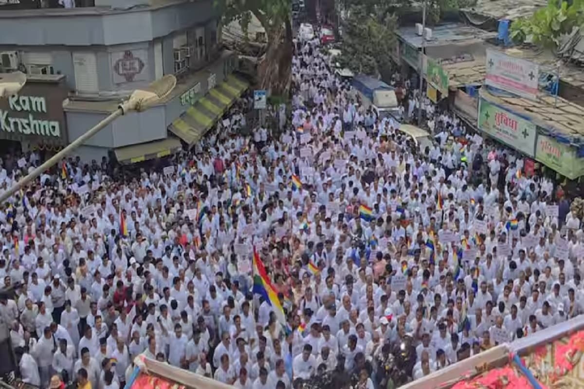 Mumbai Jain Temple: जैन मंदिर पर चला बुलडोजर! अब हजारों की संख्या में सड़कों पर समाज के लोग, काली पट्टी बांधकर जताया विरोध