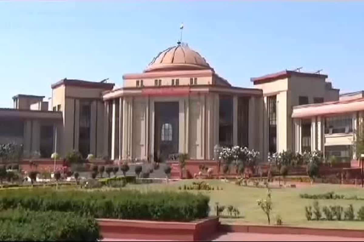 High Court On Betting App: ऑनलाइन बेटिंग ऐप्स को लेकर हाईकोर्ट सख्त, कहा-‘लोग मेहनत से नहीं, शॉर्टकट से पैसा कमाना चाह रहे’ तुरंत हो कार्रवाई