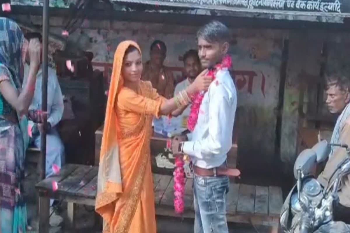 Wife Married With Boyfriend: पत्नी की बेवफाई का शिकार हुआ एक और पति! खुद कराई प्रेमी के साथ शादी, परिजनों ने भी दी सहमति